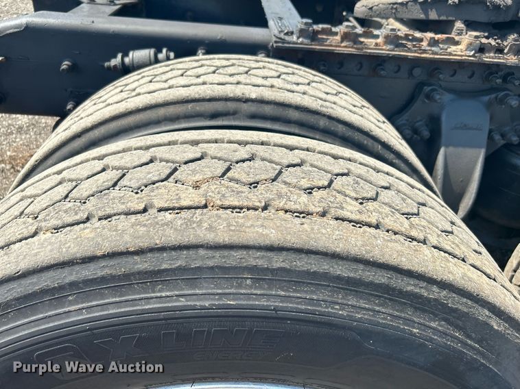 image for item KW9126 2012 Freightliner Cascadia  semi truck