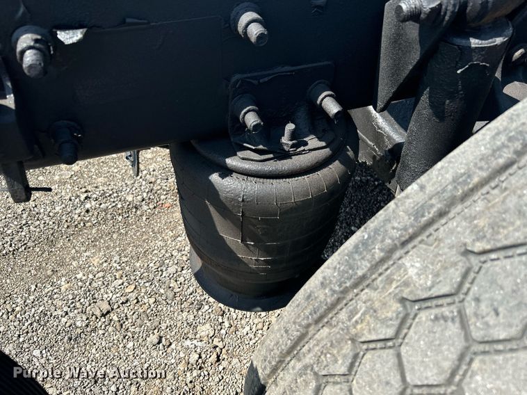 image for item KW9126 2012 Freightliner Cascadia  semi truck