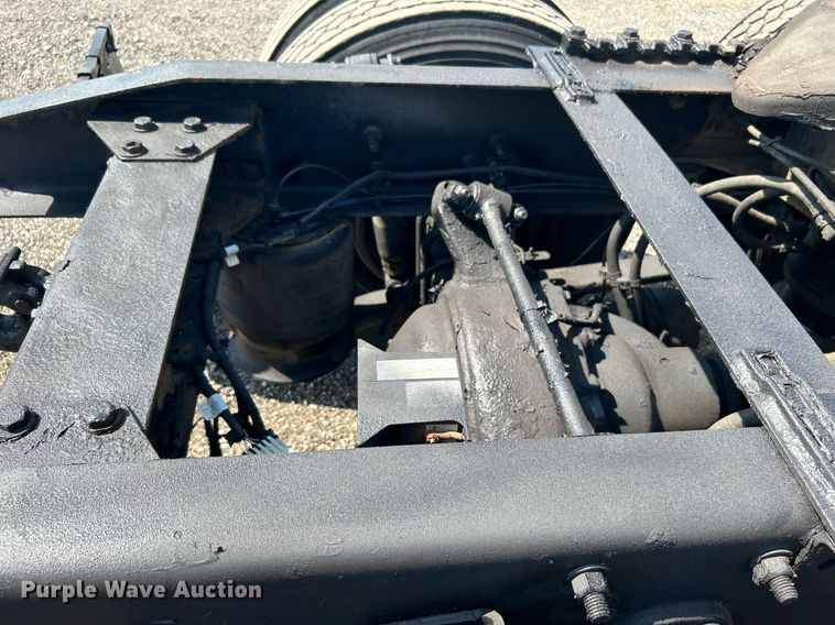 image for item KW9126 2012 Freightliner Cascadia  semi truck