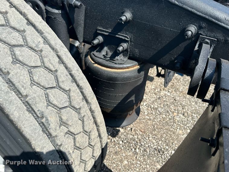 image for item KW9126 2012 Freightliner Cascadia  semi truck