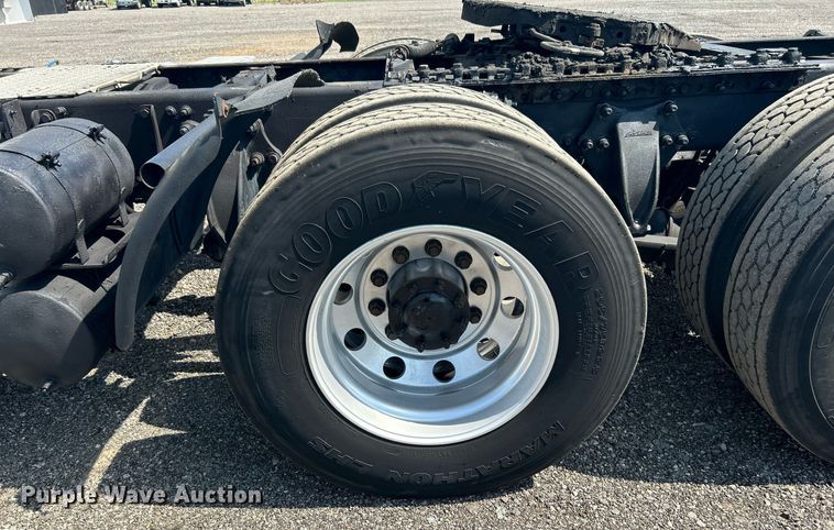 image for item KW9126 2012 Freightliner Cascadia  semi truck