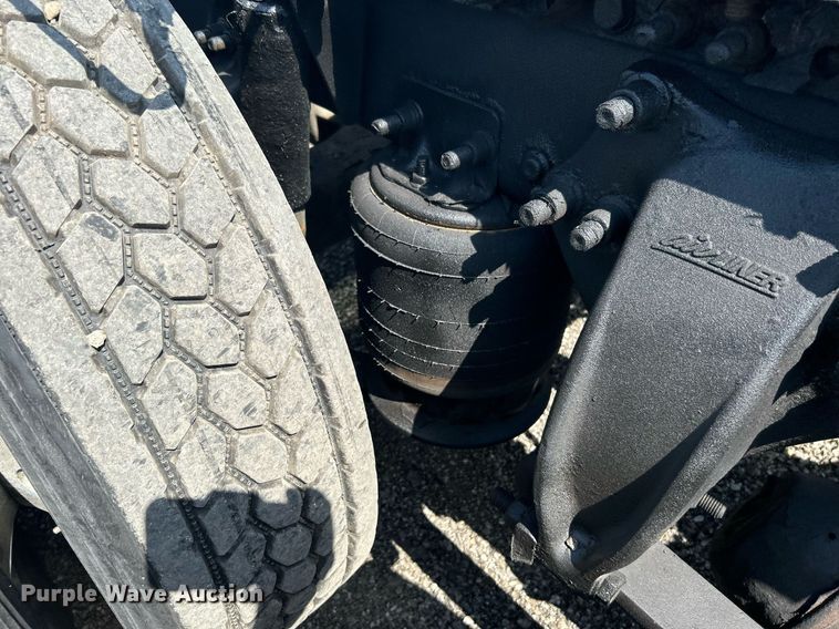 image for item KW9126 2012 Freightliner Cascadia  semi truck