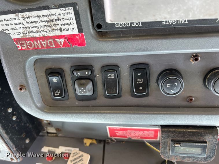 image for item LF9366 2008 American LaFrance Condor  refuse truck