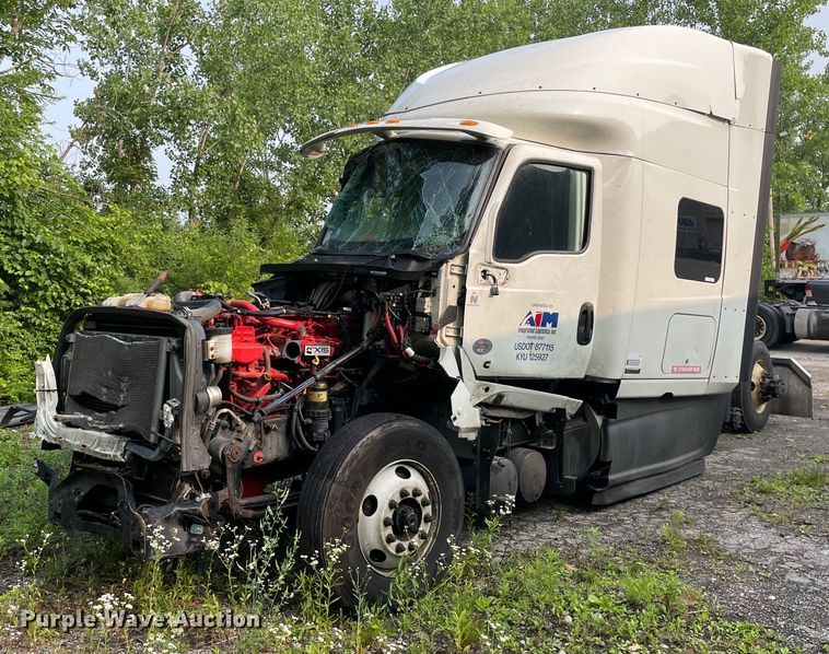 image for item LJ9774 2020 International LT625  truck cab and chassis