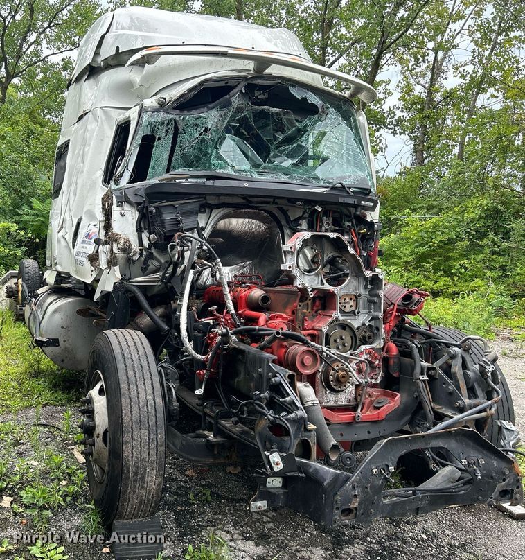 image for item LJ9774 2020 International LT625  truck cab and chassis