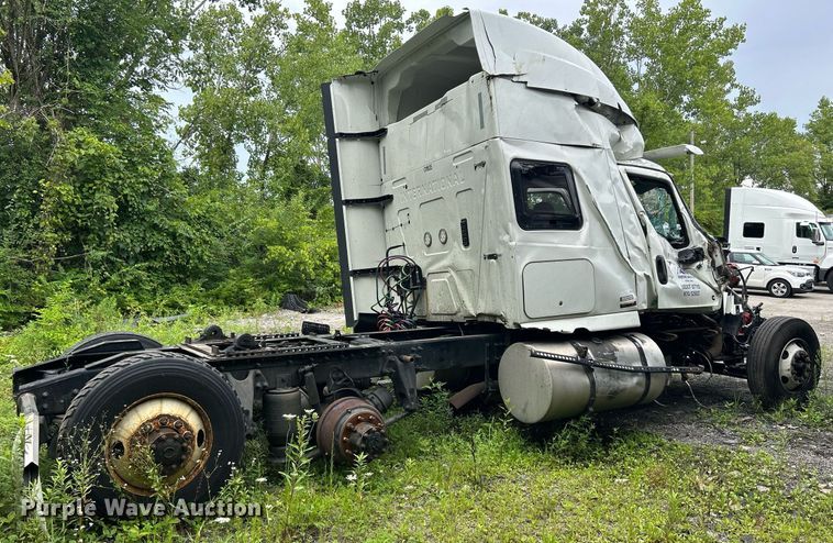 image for item LJ9774 2020 International LT625  truck cab and chassis