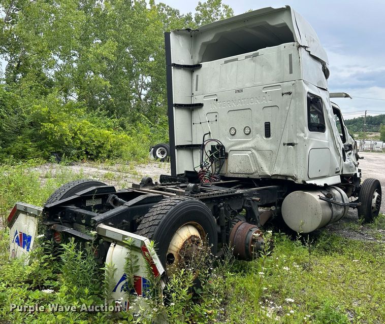 image for item LJ9774 2020 International LT625  truck cab and chassis