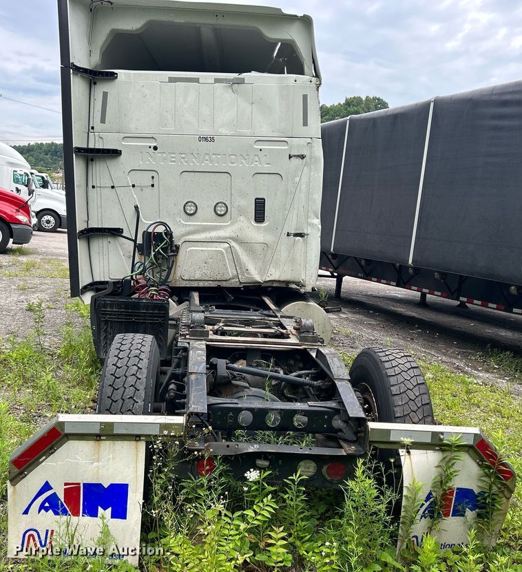 image for item LJ9774 2020 International LT625  truck cab and chassis