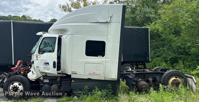 image for item LJ9774 2020 International LT625  truck cab and chassis