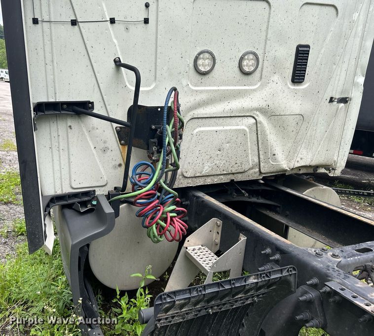 image for item LJ9774 2020 International LT625  truck cab and chassis