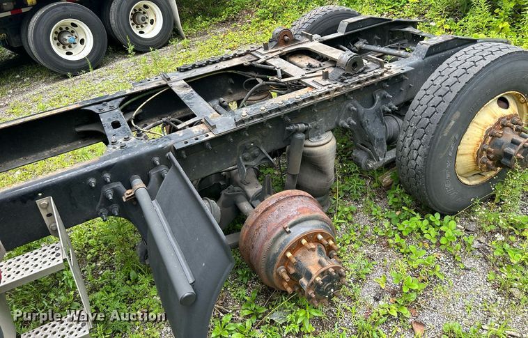 image for item LJ9774 2020 International LT625  truck cab and chassis