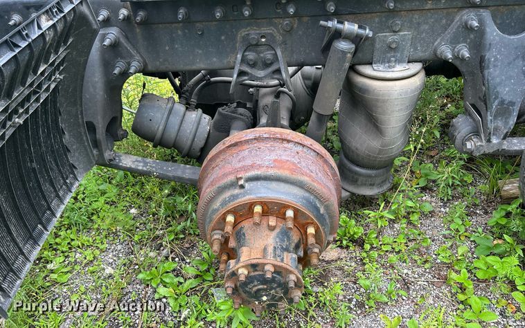 image for item LJ9774 2020 International LT625  truck cab and chassis