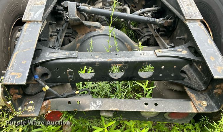 image for item LJ9774 2020 International LT625  truck cab and chassis