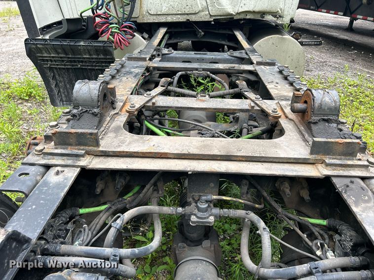 image for item LJ9774 2020 International LT625  truck cab and chassis