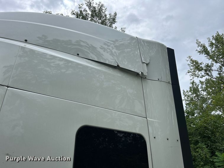 image for item LJ9774 2020 International LT625  truck cab and chassis