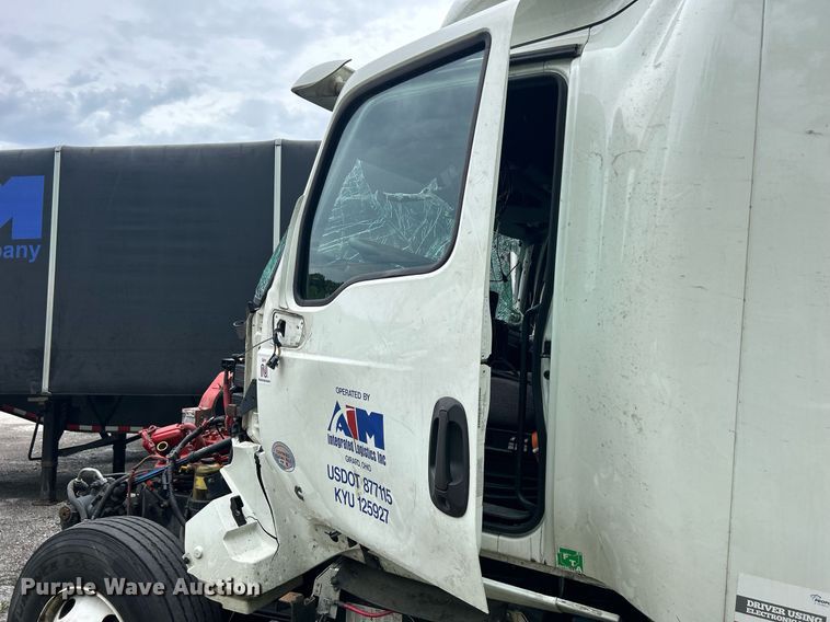 image for item LJ9774 2020 International LT625  truck cab and chassis