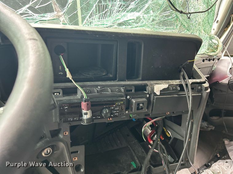 image for item LJ9774 2020 International LT625  truck cab and chassis