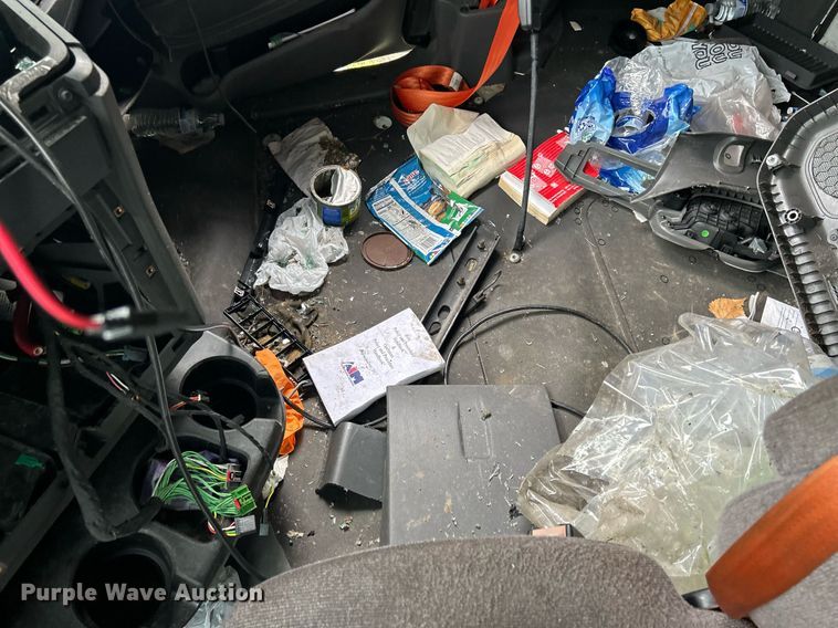 image for item LJ9774 2020 International LT625  truck cab and chassis