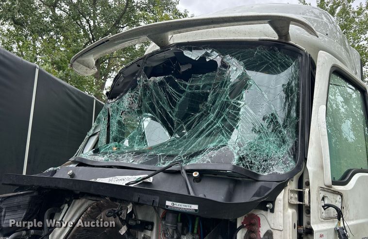 image for item LJ9774 2020 International LT625  truck cab and chassis