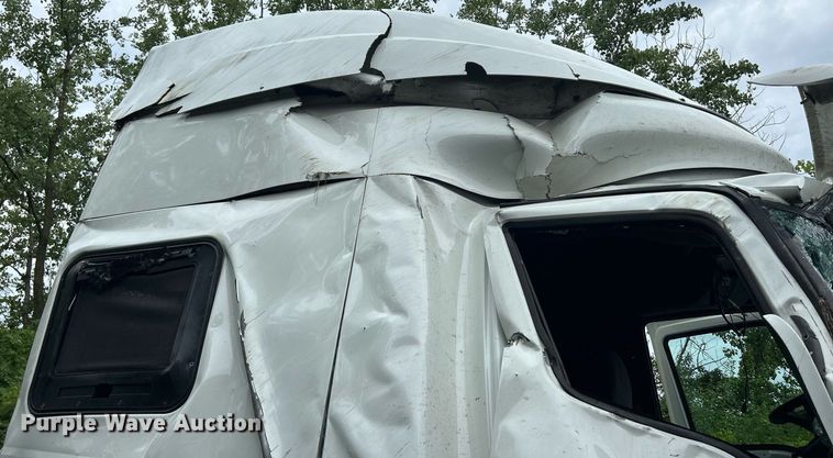 image for item LJ9774 2020 International LT625  truck cab and chassis