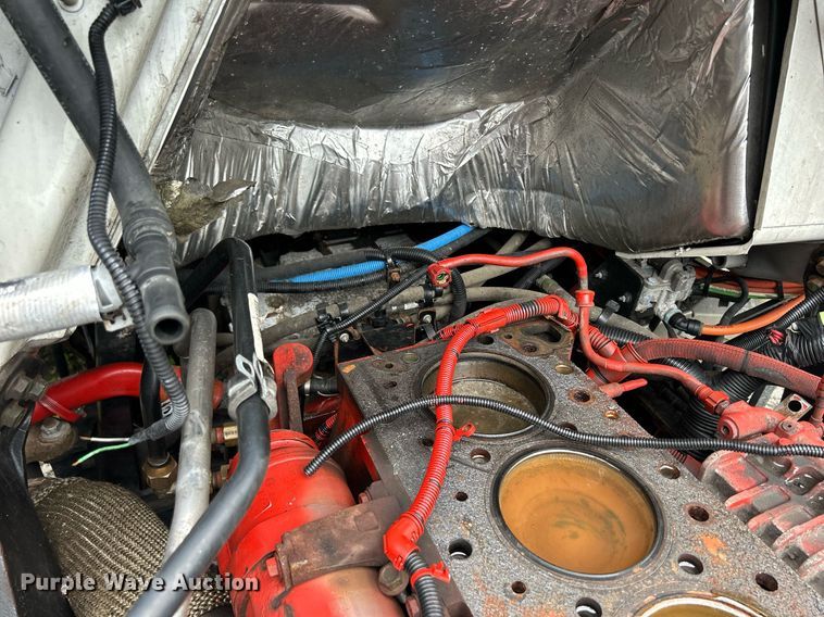 image for item LJ9774 2020 International LT625  truck cab and chassis