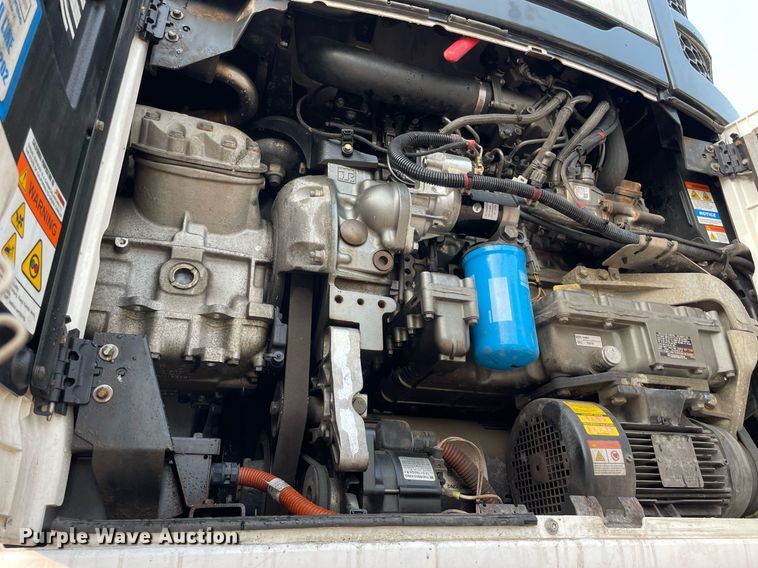 image for item LJ9775 2017 Utility VS2RA  refrigerated van trailer