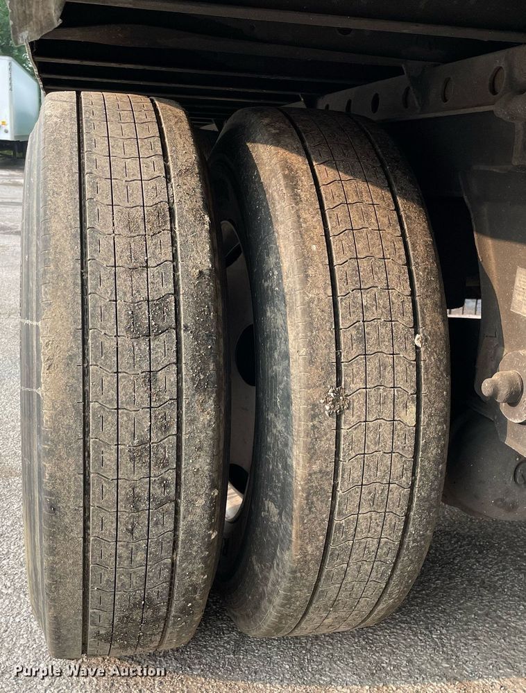 image for item LJ9775 2017 Utility VS2RA  refrigerated van trailer