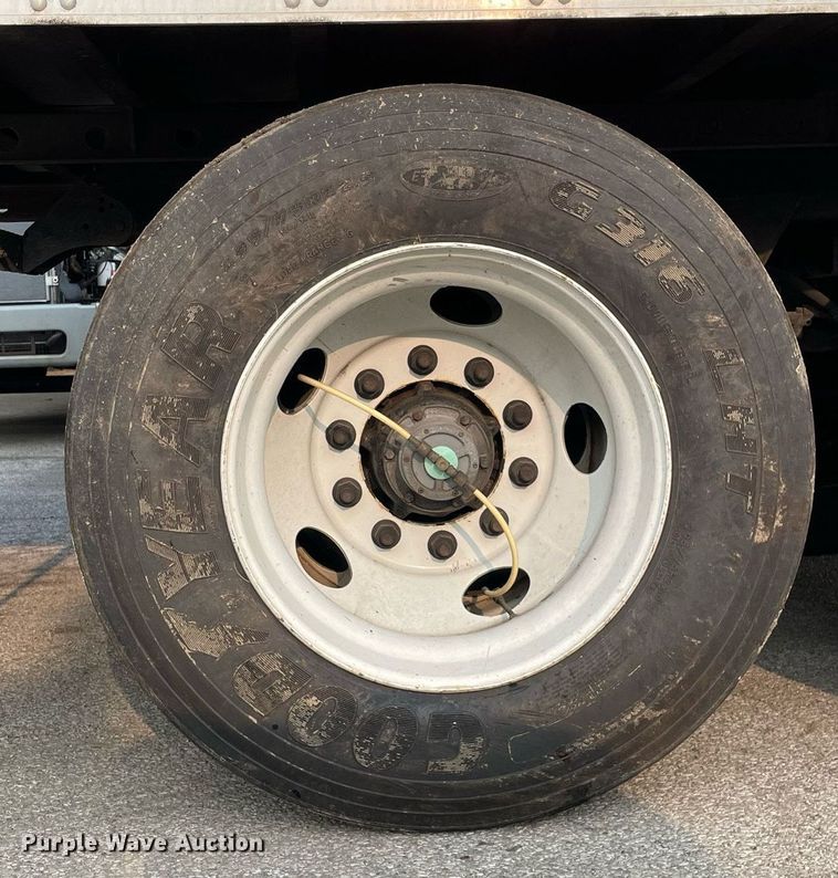 image for item LJ9775 2017 Utility VS2RA  refrigerated van trailer