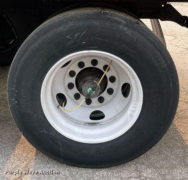 image for item LJ9775 2017 Utility VS2RA  refrigerated van trailer