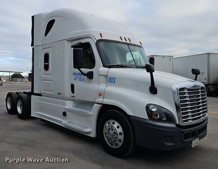 image for item LL9280 2016 Freightliner Cascadia  semi truck