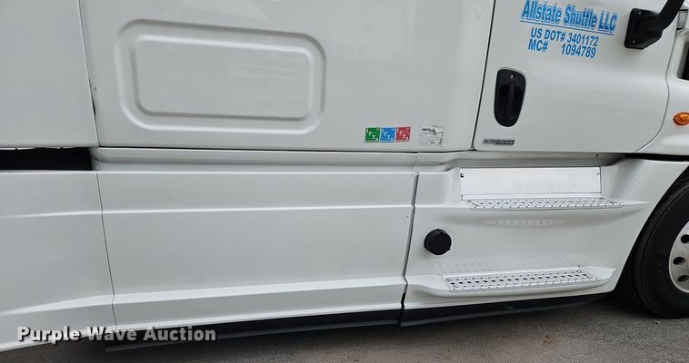 image for item LL9280 2016 Freightliner Cascadia  semi truck