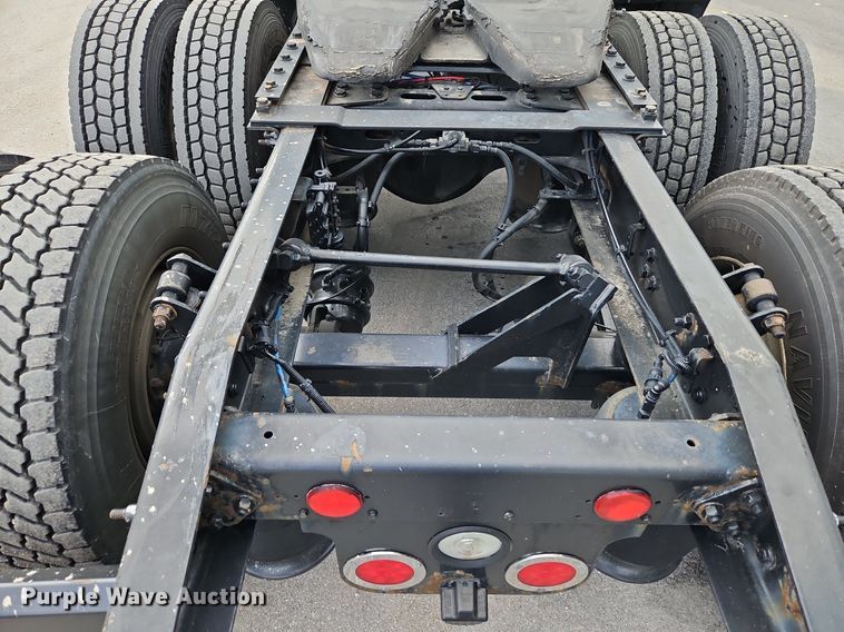 image for item LL9280 2016 Freightliner Cascadia  semi truck