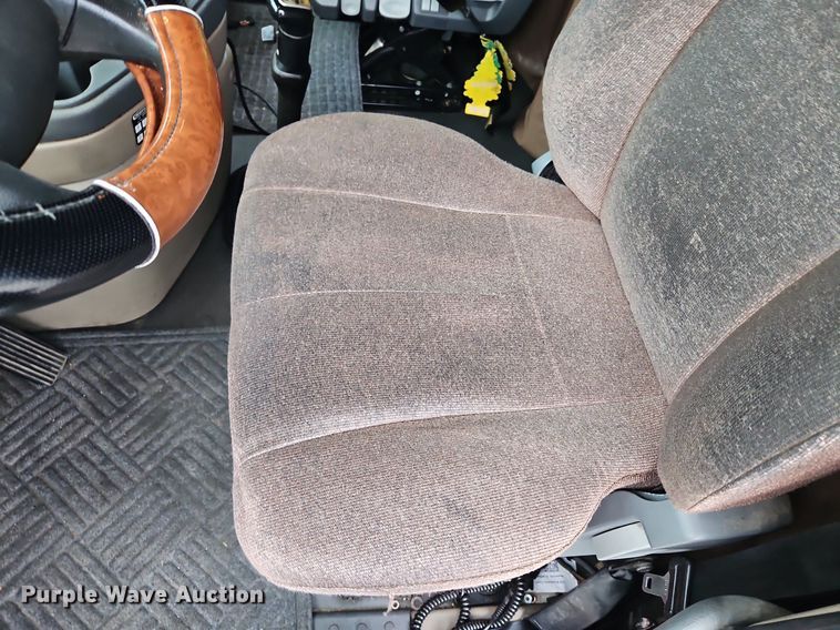 image for item LL9280 2016 Freightliner Cascadia  semi truck