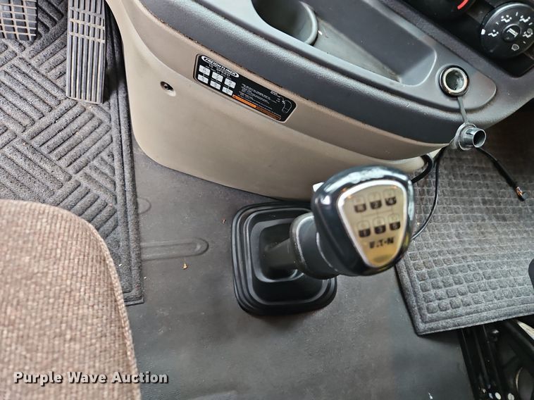 image for item LL9280 2016 Freightliner Cascadia  semi truck