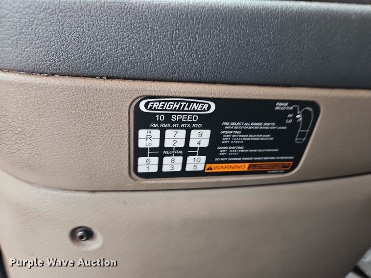 image for item LL9280 2016 Freightliner Cascadia  semi truck