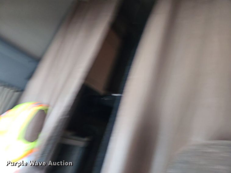 image for item LL9280 2016 Freightliner Cascadia  semi truck