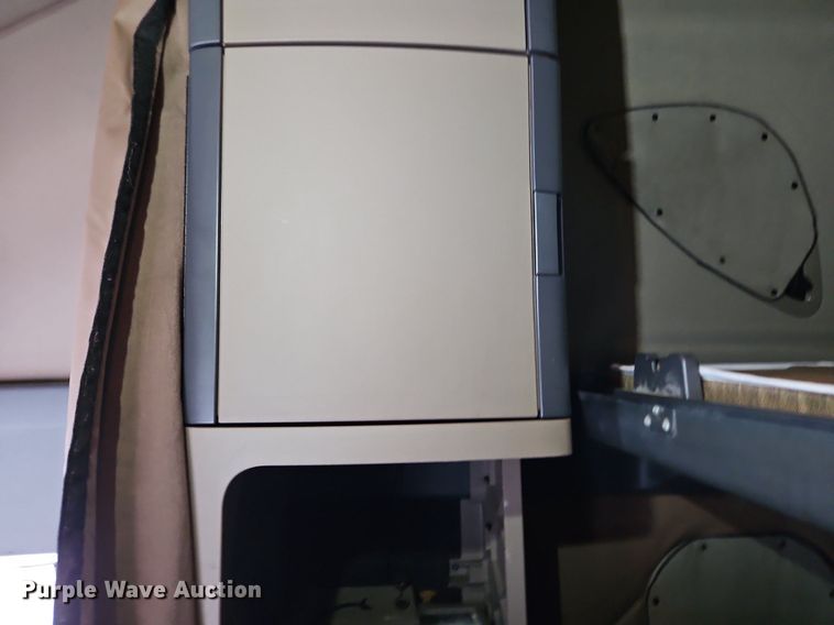 image for item LL9280 2016 Freightliner Cascadia  semi truck