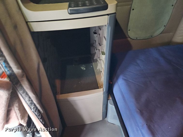 image for item LL9280 2016 Freightliner Cascadia  semi truck