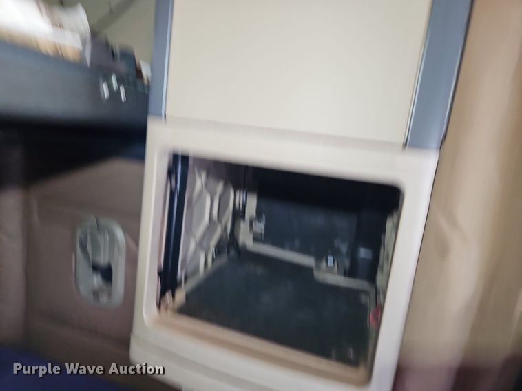 image for item LL9280 2016 Freightliner Cascadia  semi truck