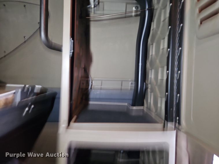 image for item LL9280 2016 Freightliner Cascadia  semi truck