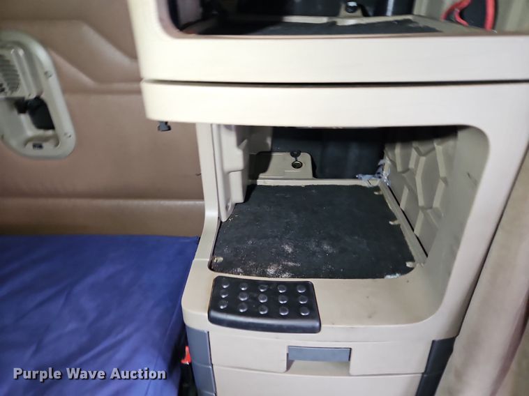 image for item LL9280 2016 Freightliner Cascadia  semi truck