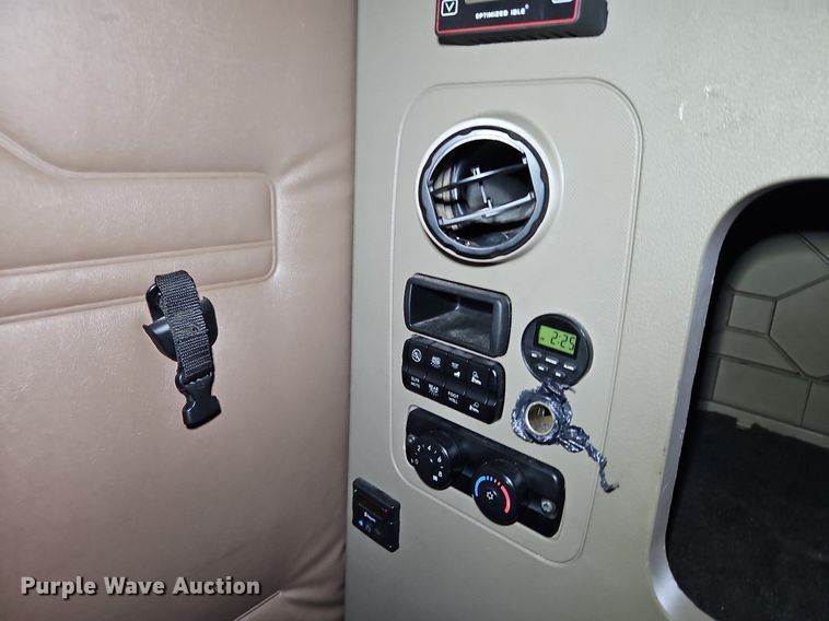 image for item LL9280 2016 Freightliner Cascadia  semi truck