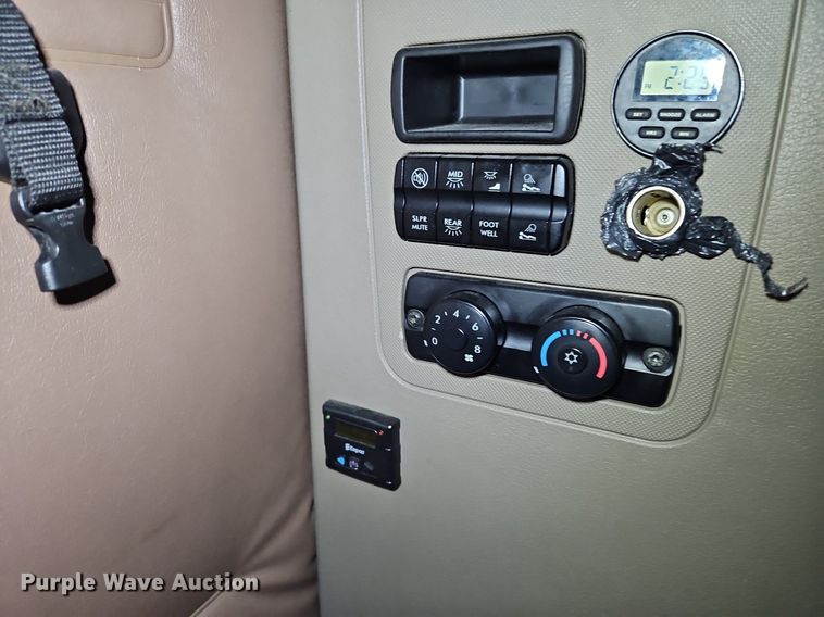 image for item LL9280 2016 Freightliner Cascadia  semi truck