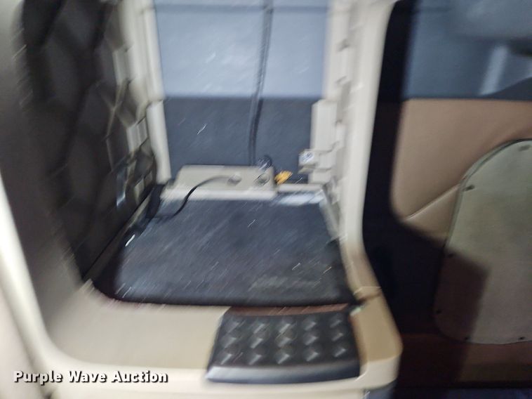 image for item LL9280 2016 Freightliner Cascadia  semi truck