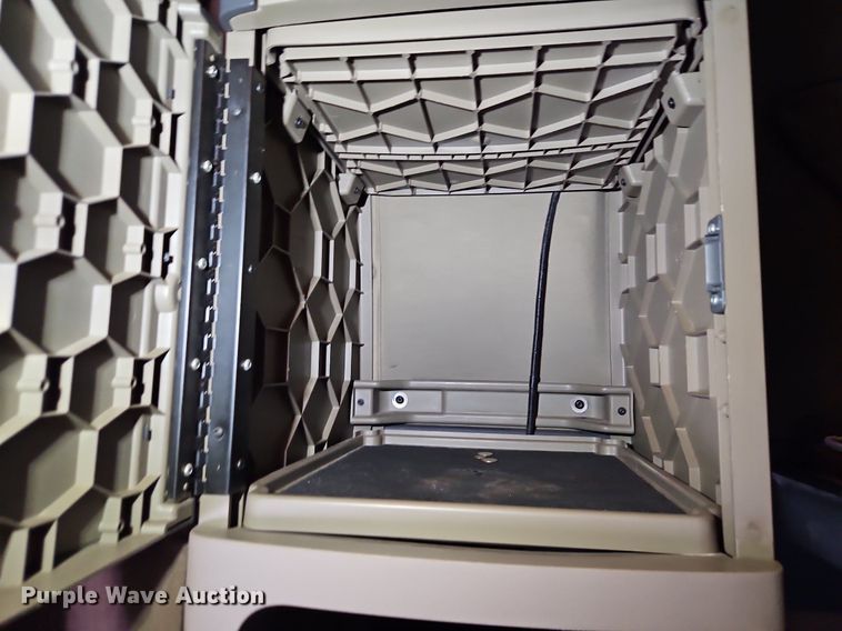 image for item LL9280 2016 Freightliner Cascadia  semi truck