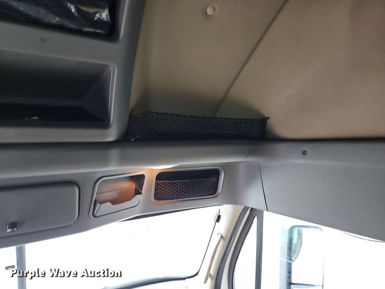 image for item LL9280 2016 Freightliner Cascadia  semi truck