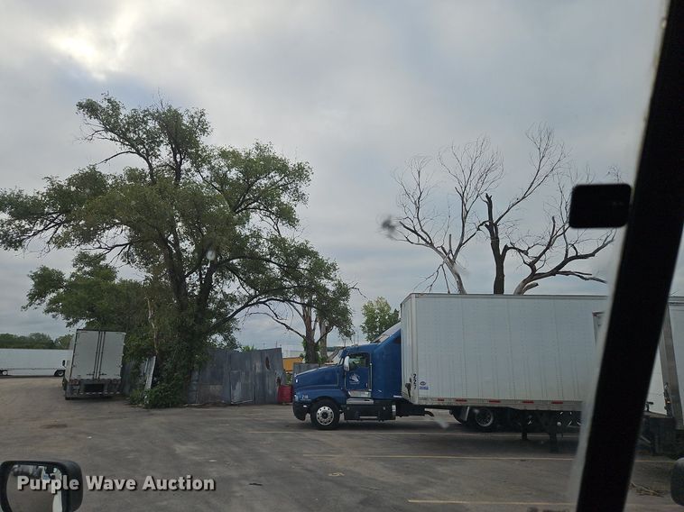 image for item LL9280 2016 Freightliner Cascadia  semi truck