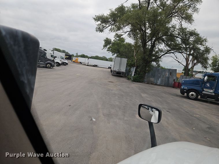 image for item LL9280 2016 Freightliner Cascadia  semi truck