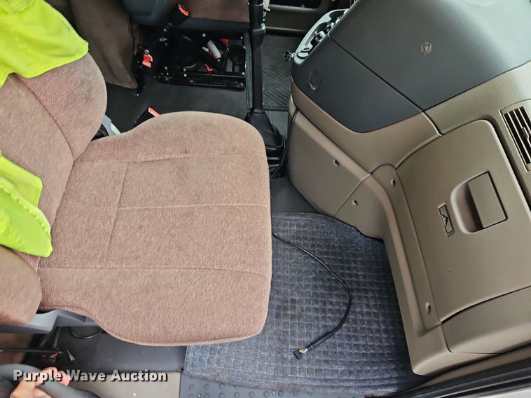 image for item LL9280 2016 Freightliner Cascadia  semi truck