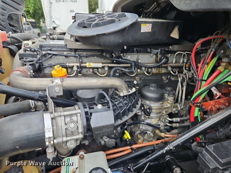 image for item LL9280 2016 Freightliner Cascadia  semi truck